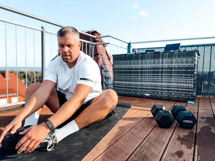 Athlete doing sit-ups
