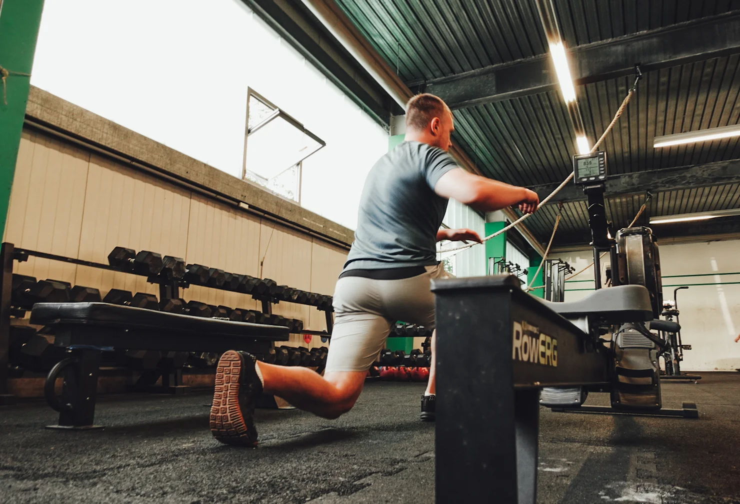 Athlete doing lunges