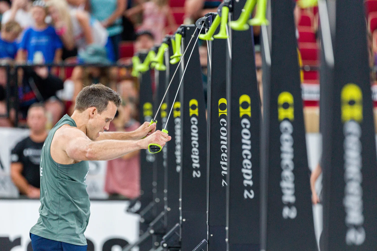 Athlet am SkiErg bei den CrossFit Semifinals