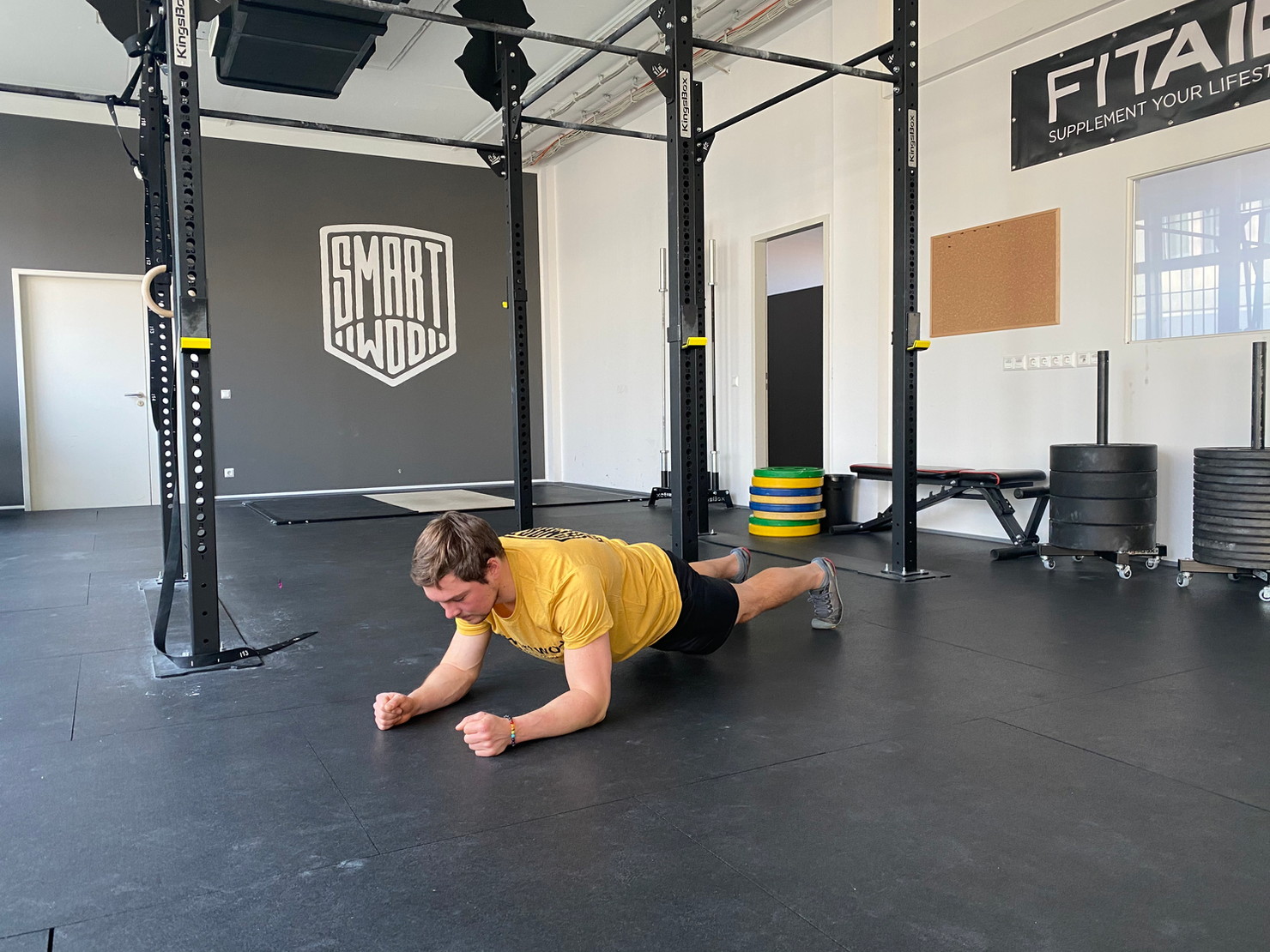Athlet macht einen Plank