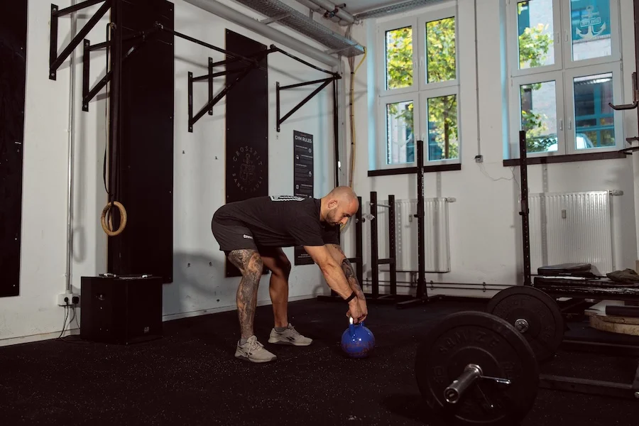 Athlet bei Kettlebell Swings