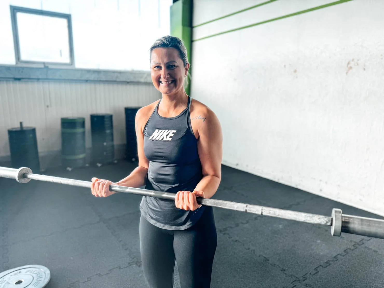 athlete training biceps with a barbell