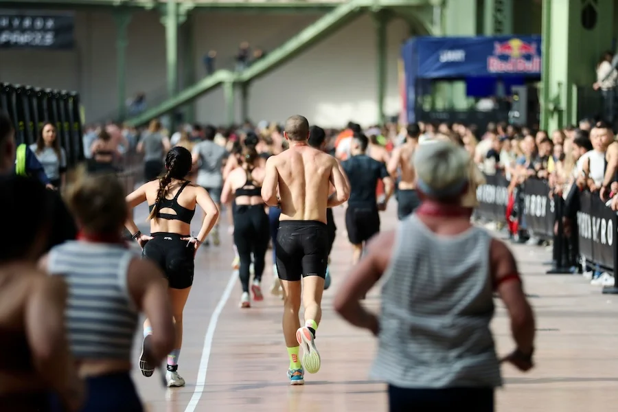 Athleten bei einem HYROX-Event