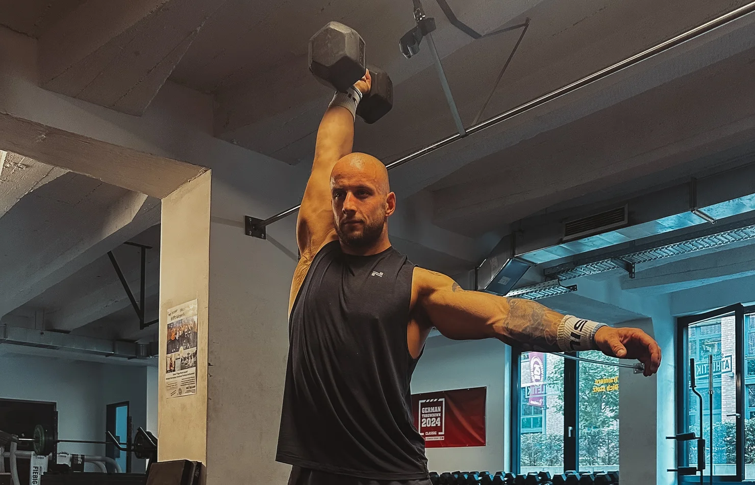 Moritz Fiebig bei Dumbbell Snatches