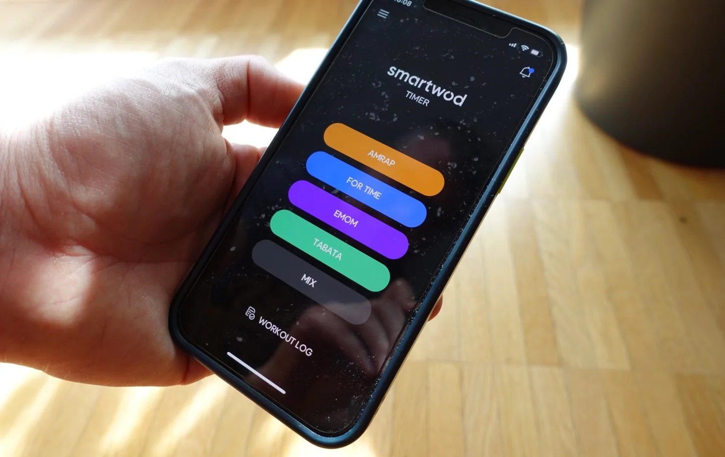 Smartphone, auf dem der SmartWOD Timer zu sehen ist