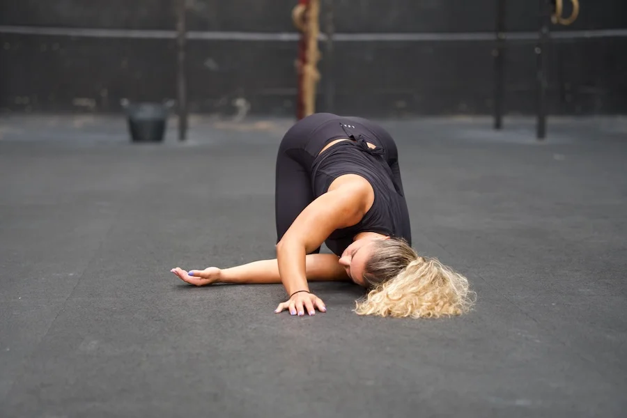 Woman warming up her shoulder